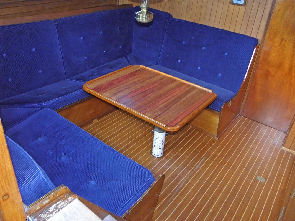 Saloon, Accommodation